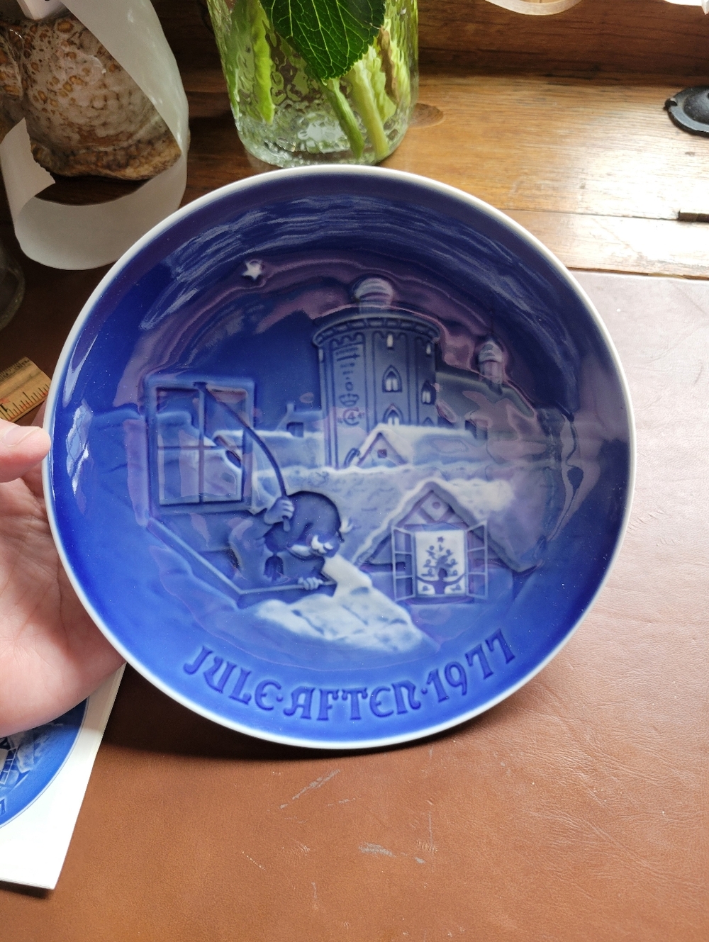 BING AND GRONDAHL JULE 1977 CHRISTMAS ANNUAL COLLECTOR PLATE